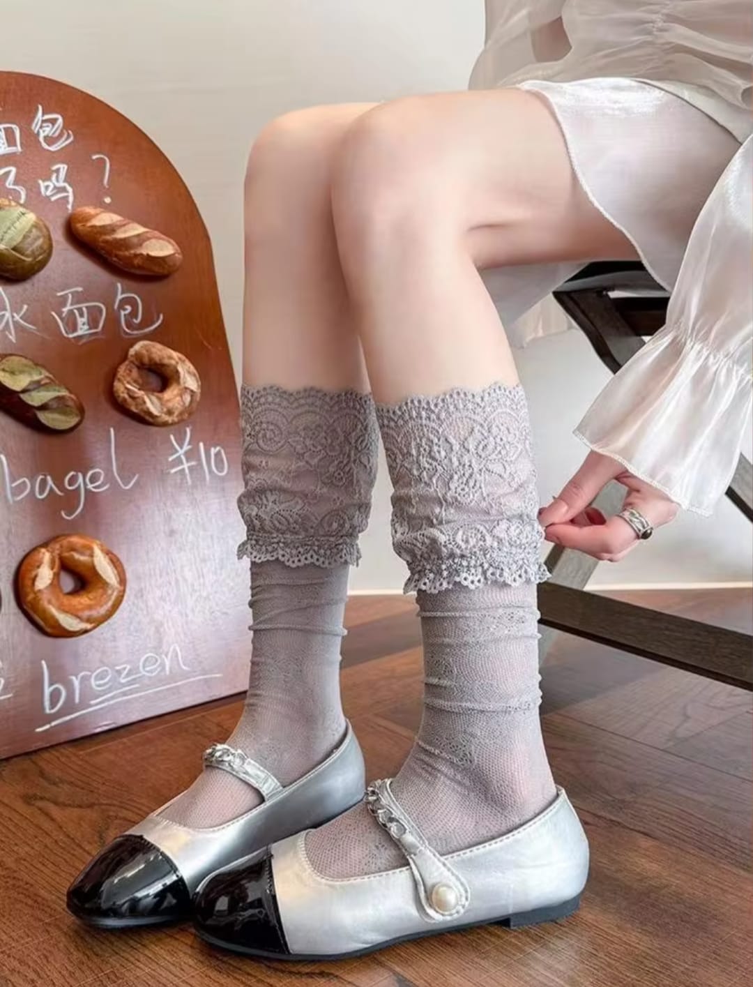 Women’s Sheer Floral Lace Ruffle Ankle Socks – Vintage Frill Stretch Socks